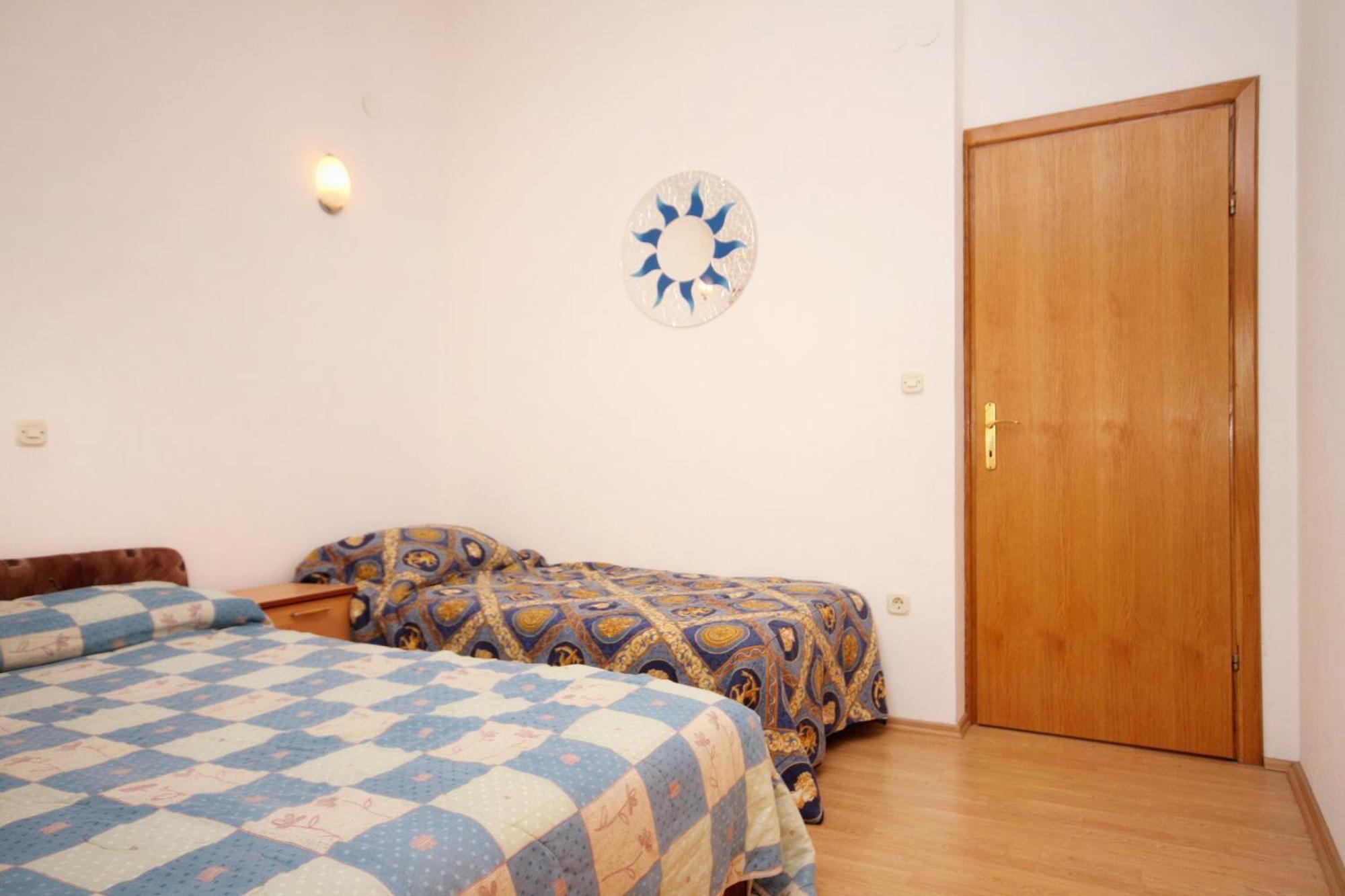 Apartments With A Parking Space Pisak, Omis - 5975 Номер фото