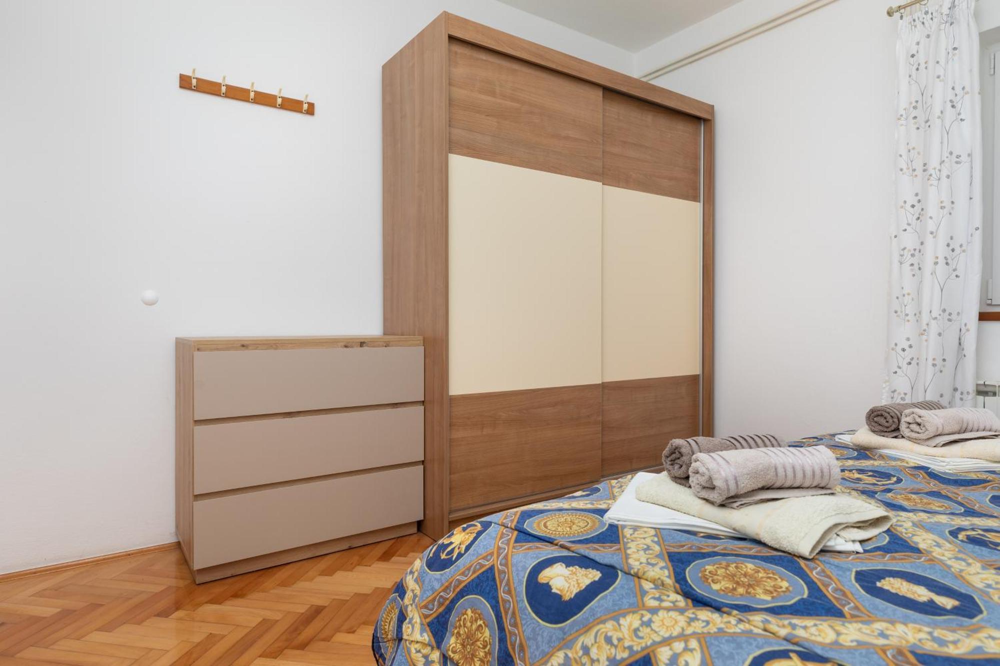 Apartments With A Parking Space Pisak, Omis - 5975 Номер фото